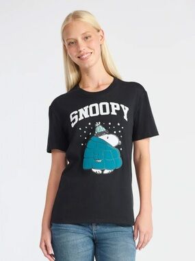 Snoopy NWT Women's Size Medium Graphic Print Tee with Short Sleeves,